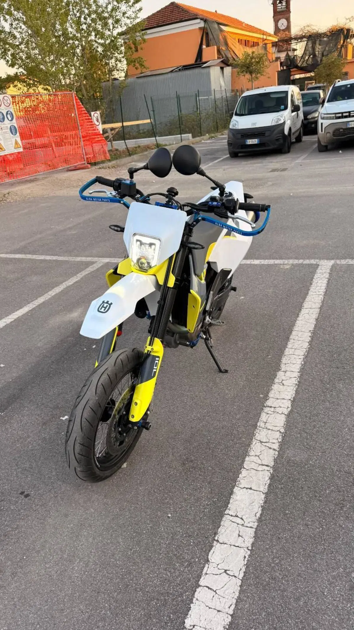 Husqvarna 701 Supermoto (2023 - 25) (3)