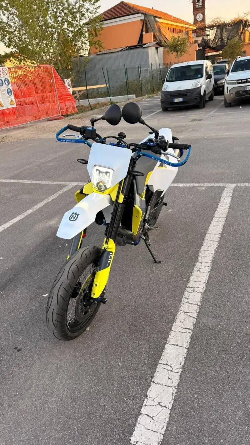 Husqvarna 701 Supermoto (2023 - 25) (3)