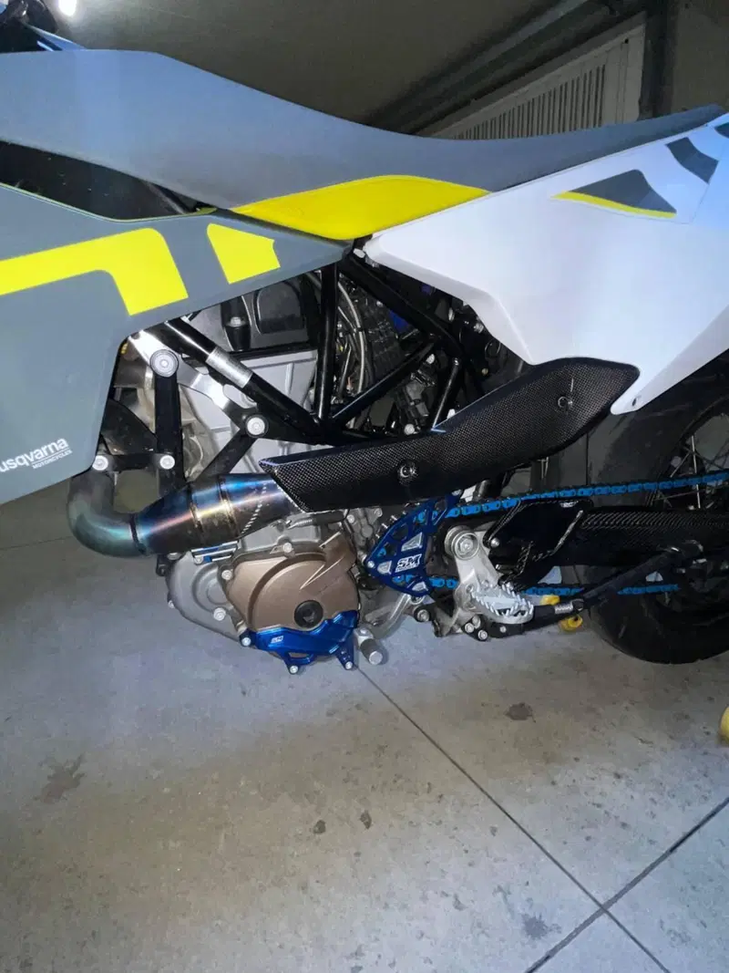 Husqvarna 701 Supermoto (2023 - 25) (6)