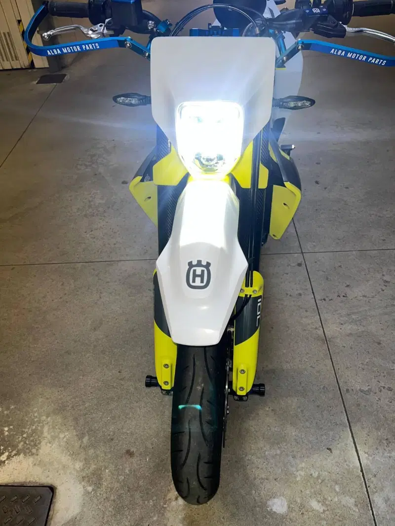 Husqvarna 701 Supermoto (2023 - 25) (11)