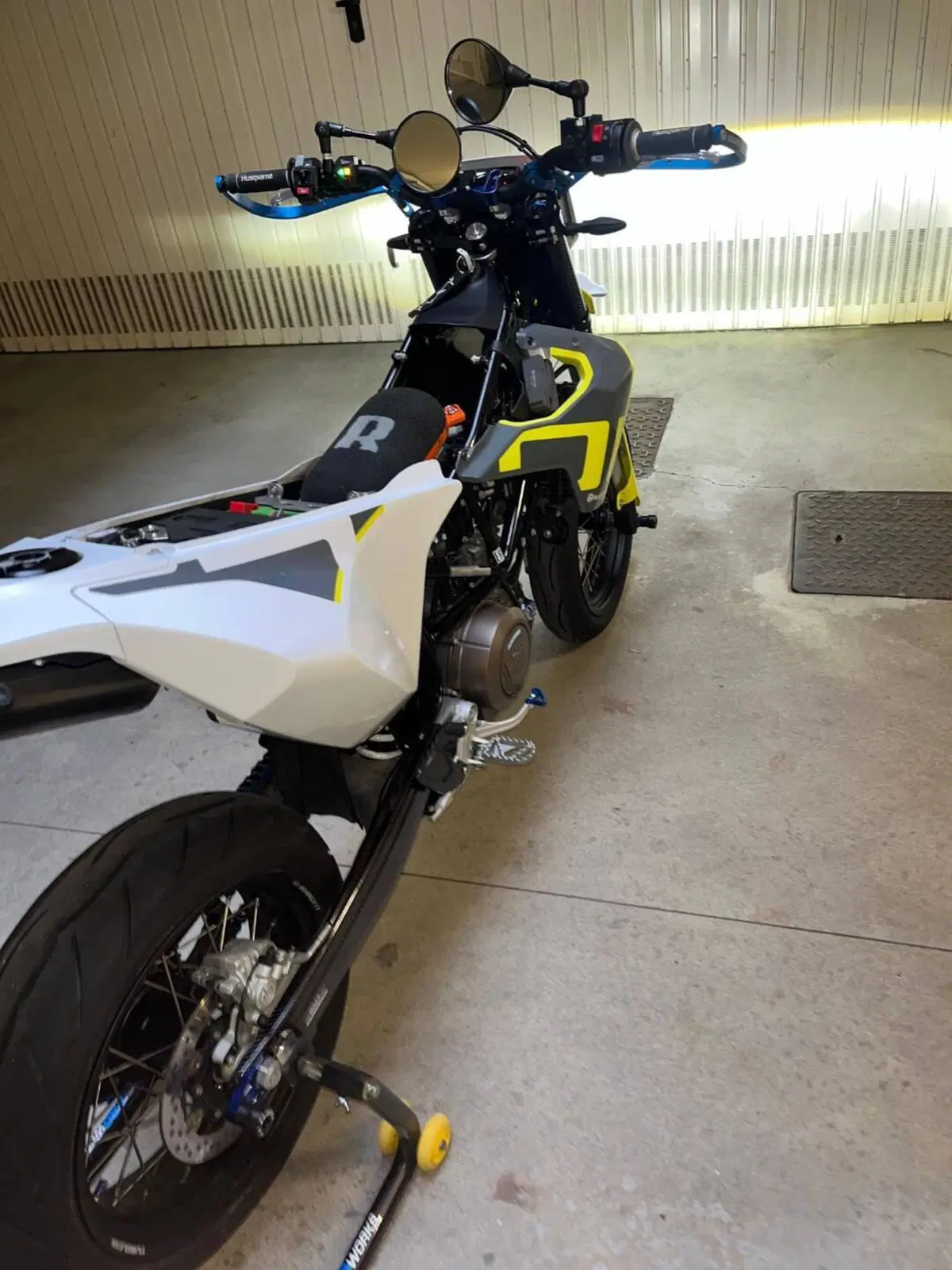 Husqvarna 701 Supermoto (2023 - 25) (13)