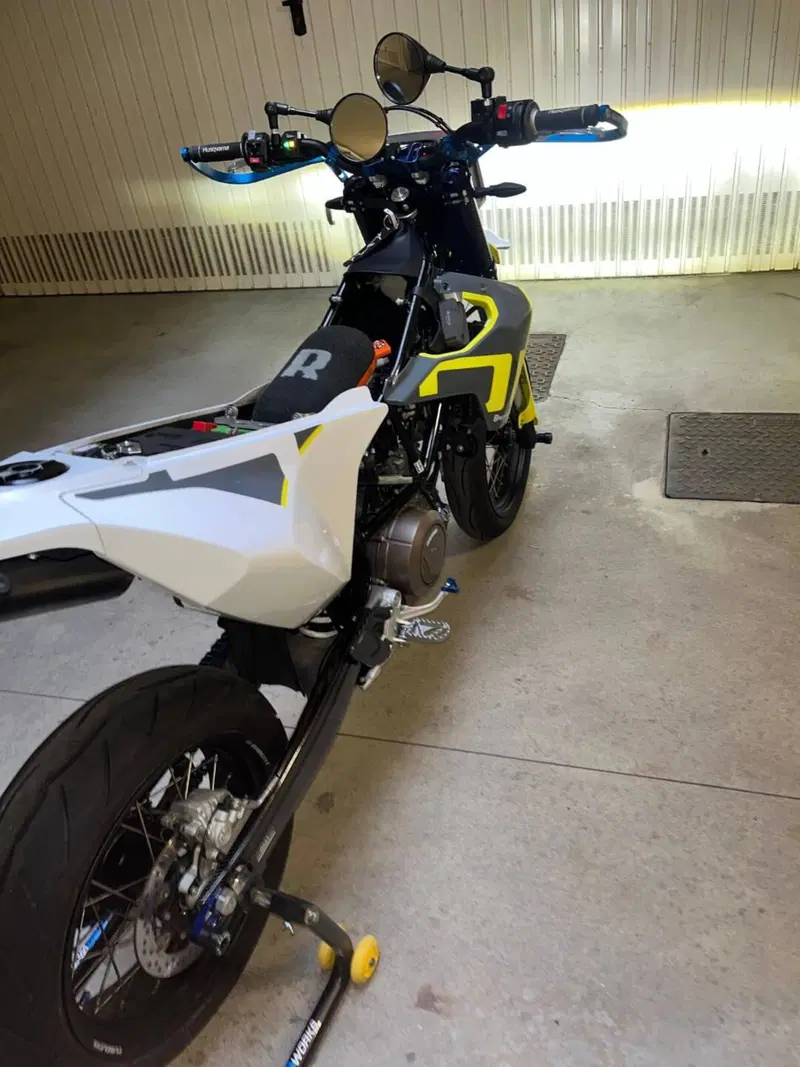 Husqvarna 701 Supermoto (2023 - 25) (13)