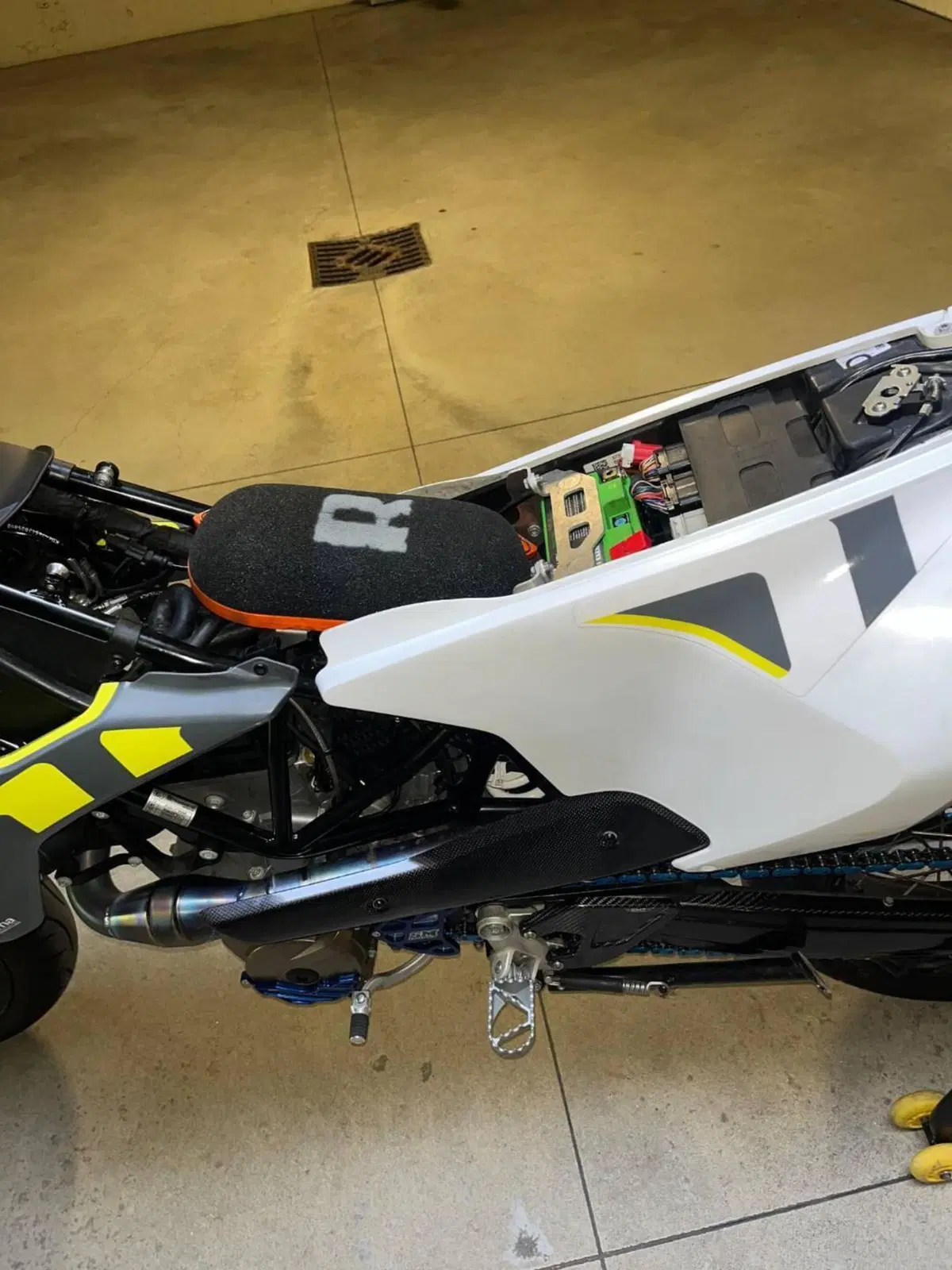 Husqvarna 701 Supermoto (2023 - 25) (14)