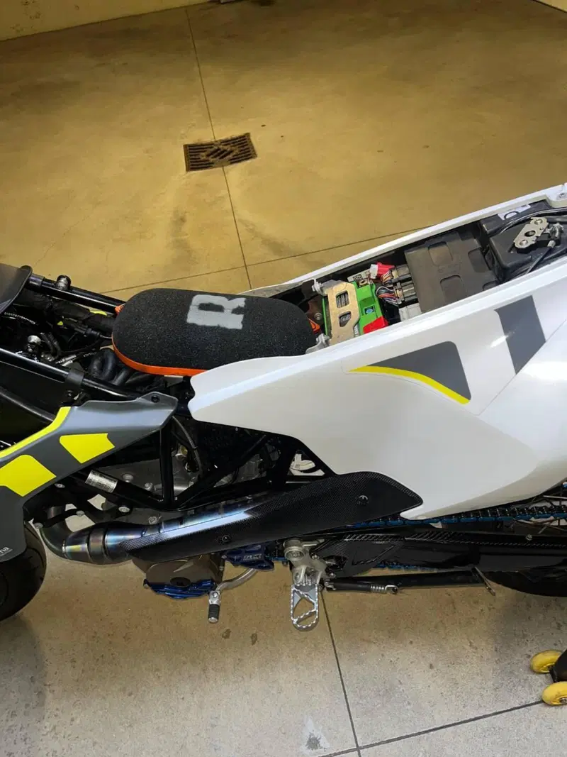 Husqvarna 701 Supermoto (2023 - 25) (14)