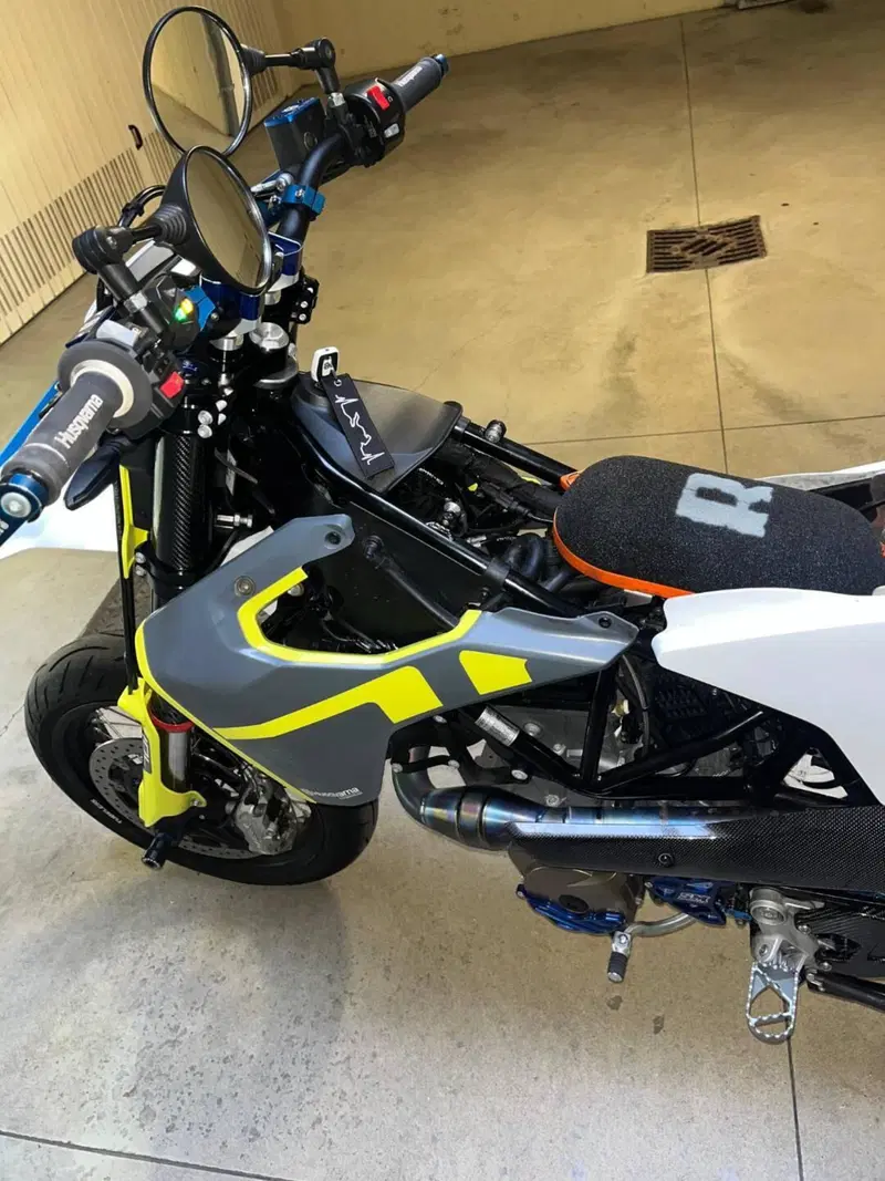 Husqvarna 701 Supermoto (2023 - 25) (16)
