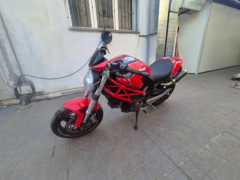 Ducati Monster 696 (2008 - 13) (2)