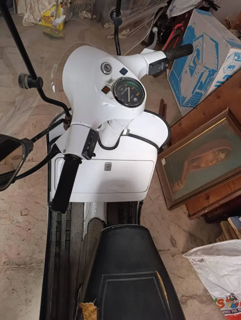 Piaggio Vespa 125 PX (4)