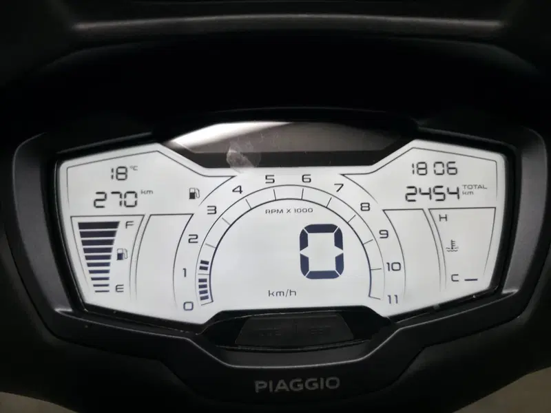 Piaggio Beverly 400 S (2025 - 26) (6)