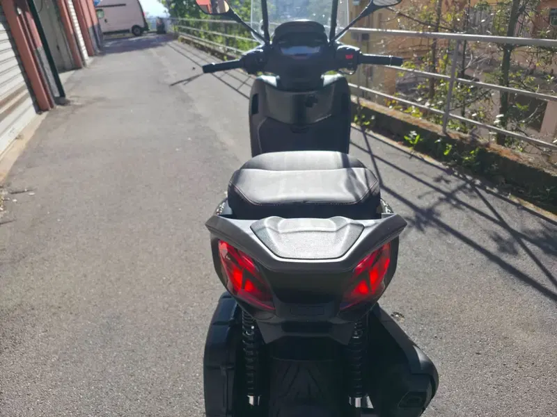 Piaggio Beverly 400 S (2025 - 26) (8)