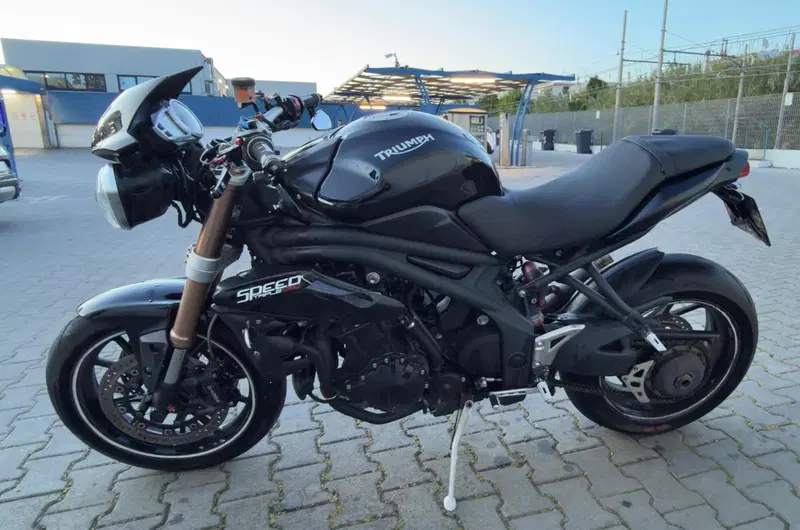 Triumph Speed Triple 1050 R (2011 - 13) (5)