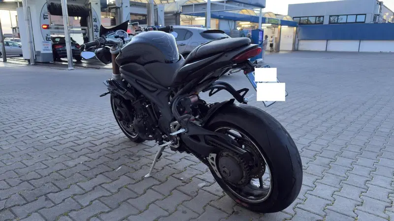 Triumph Speed Triple 1050 R (2011 - 13) (6)