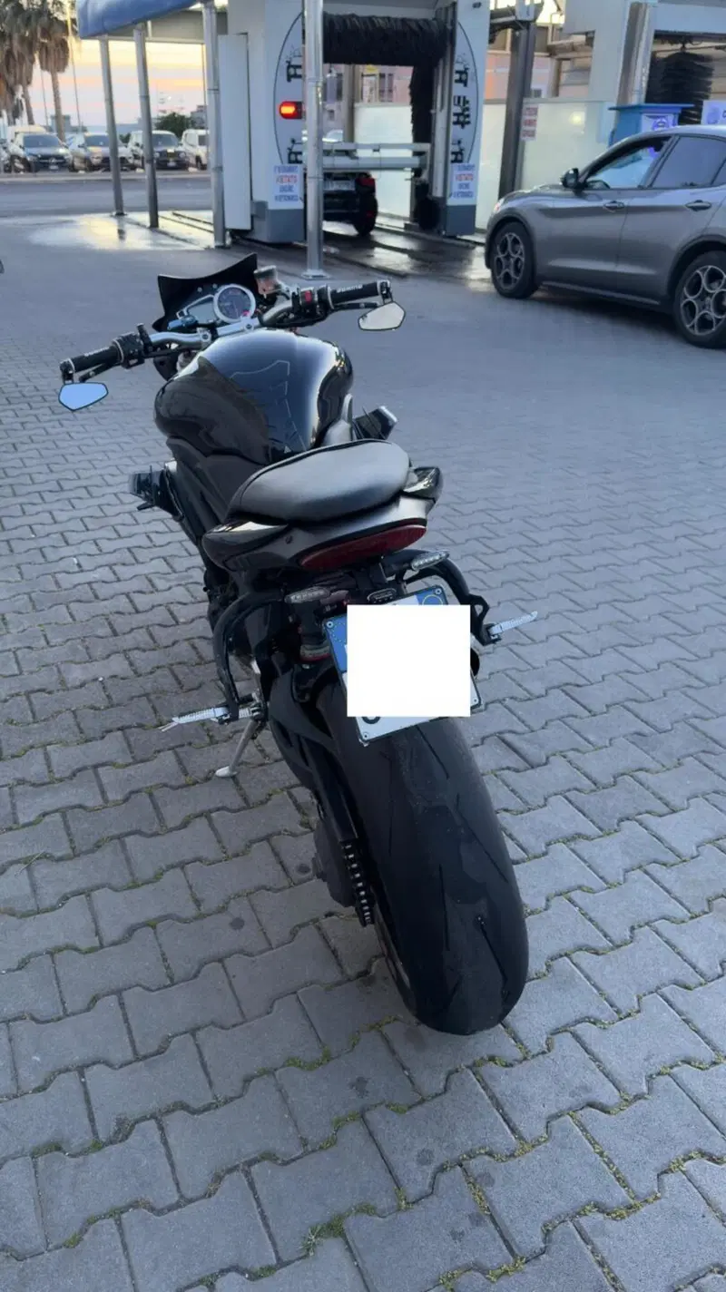 Triumph Speed Triple 1050 R (2011 - 13) (7)