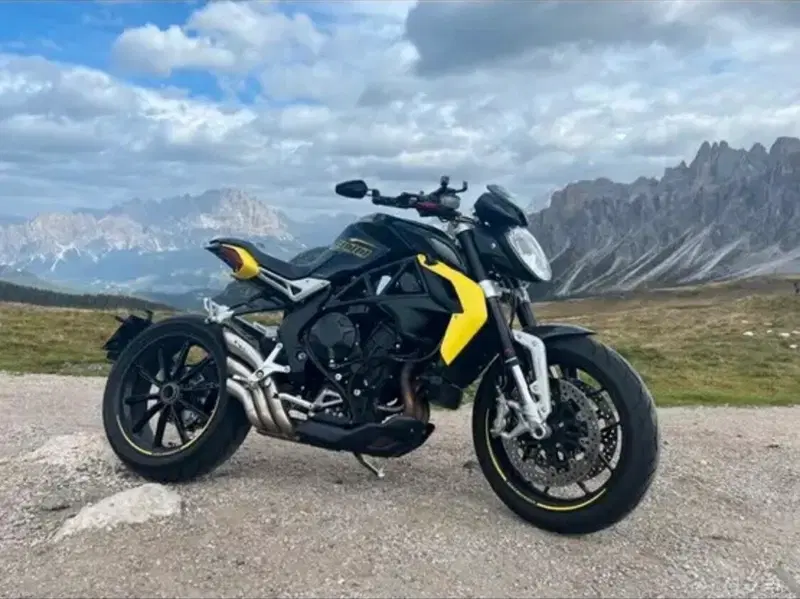 MV Agusta Dragster 800 (2014 - 19) (2)