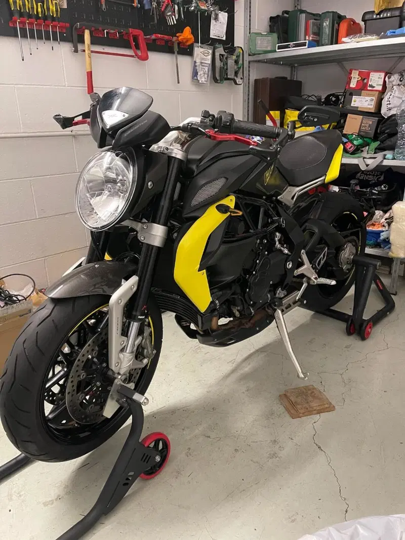 MV Agusta Dragster 800 (2014 - 19) (4)