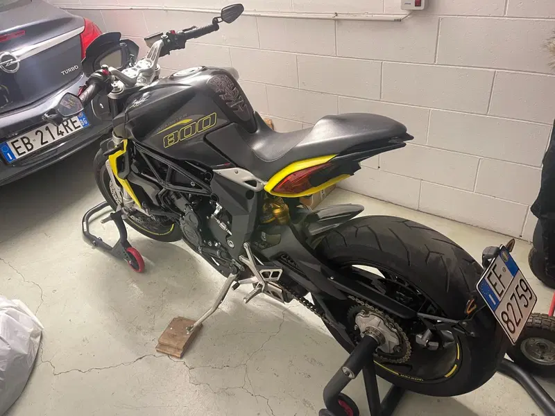 MV Agusta Dragster 800 (2014 - 19) (7)