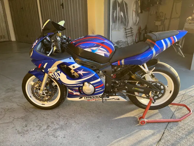 Yamaha YZF R6 (2001 - 02)