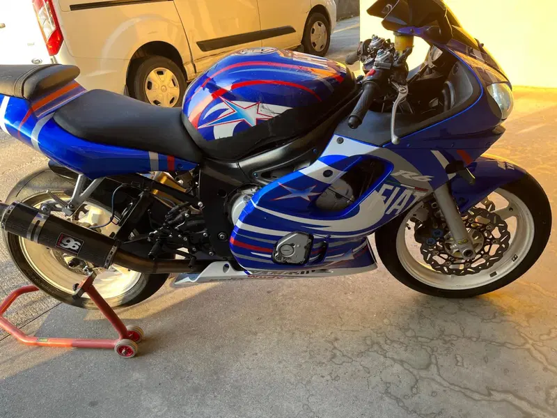 Yamaha YZF R6 (2001 - 02) (3)