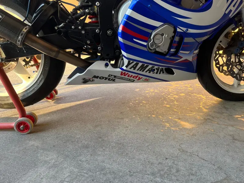 Yamaha YZF R6 (2001 - 02) (4)