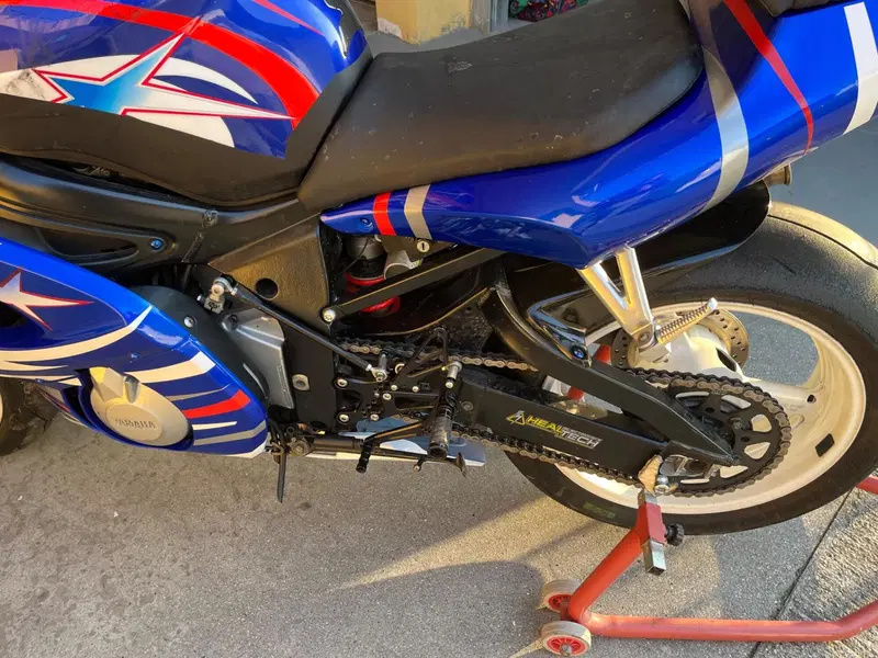 Yamaha YZF R6 (2001 - 02) (9)
