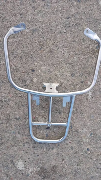 Portapacchi originale per moderna vespa 200/300 pe Non presente