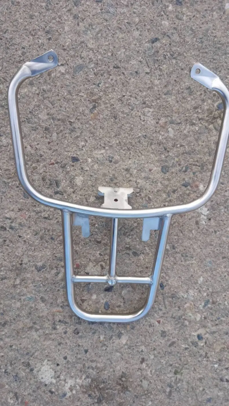 Portapacchi originale per moderna vespa 200/300 pe Non presente