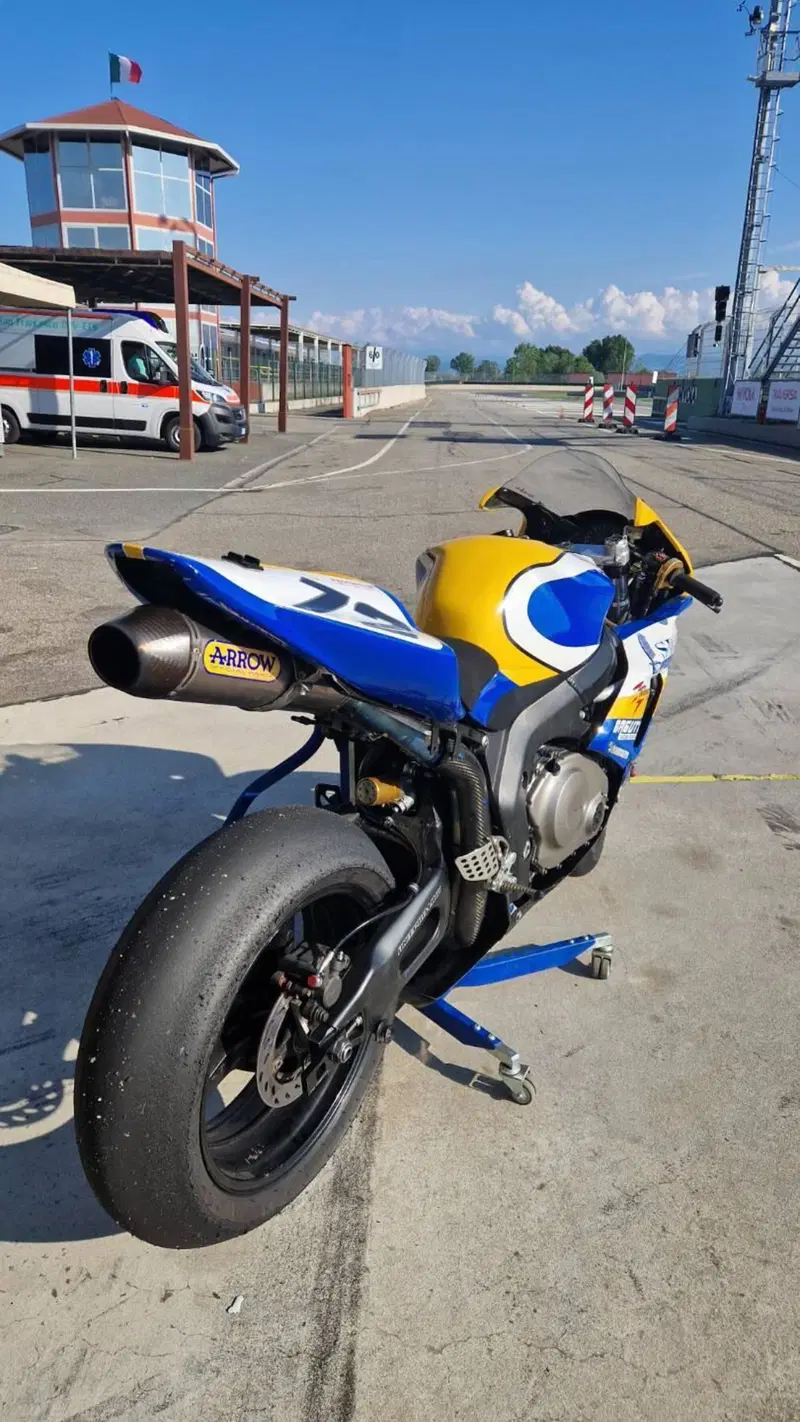 Honda CBR 1000 RR Fireblade (2004 - 05) (14)