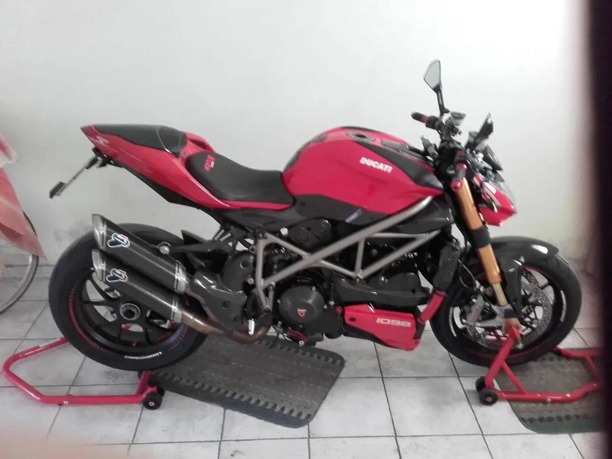 Ducati Streetfighter S (2009 - 14) (3)