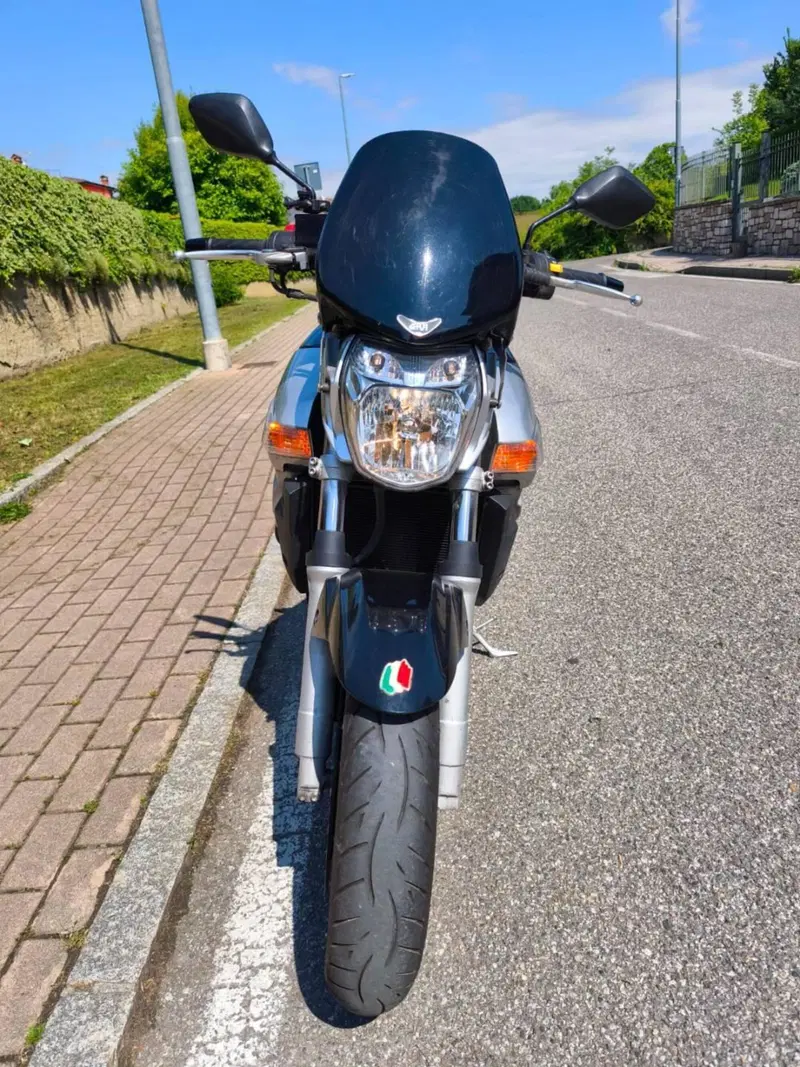 Suzuki GSR 600 (2006 - 11) (2)