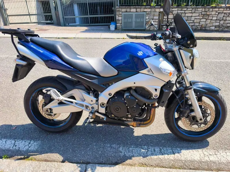 Suzuki GSR 600 (2006 - 11) (3)