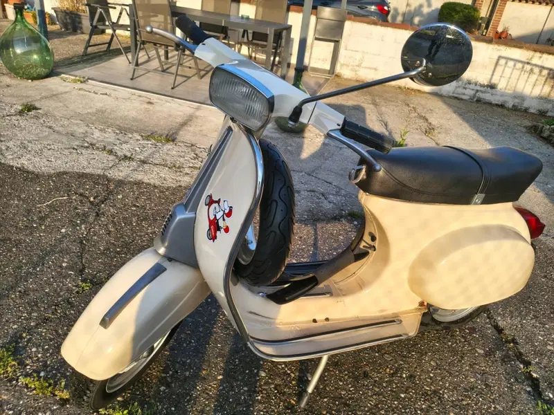 Piaggio Vespa Special 
