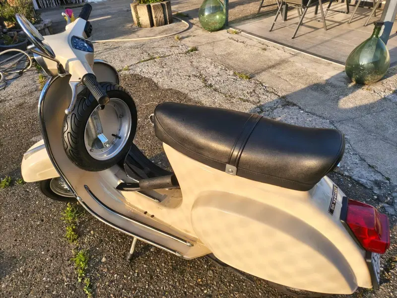Piaggio Vespa Special  (2)