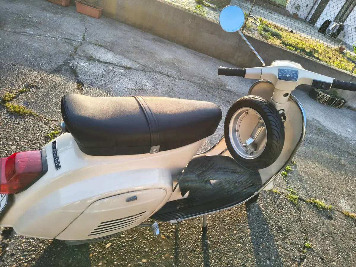 Piaggio Vespa Special  (4)