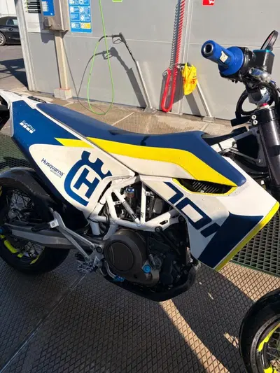 Husqvarna 701 Supermoto (2017 - 19) usata