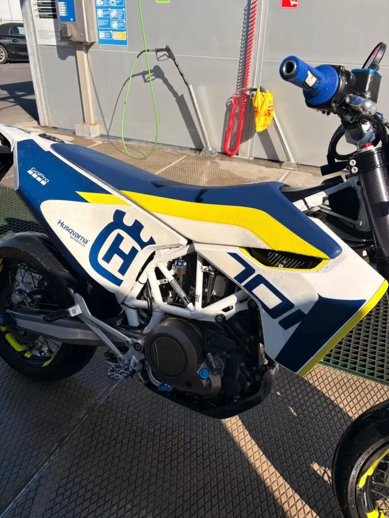 Husqvarna 701 Supermoto (2017 - 19)