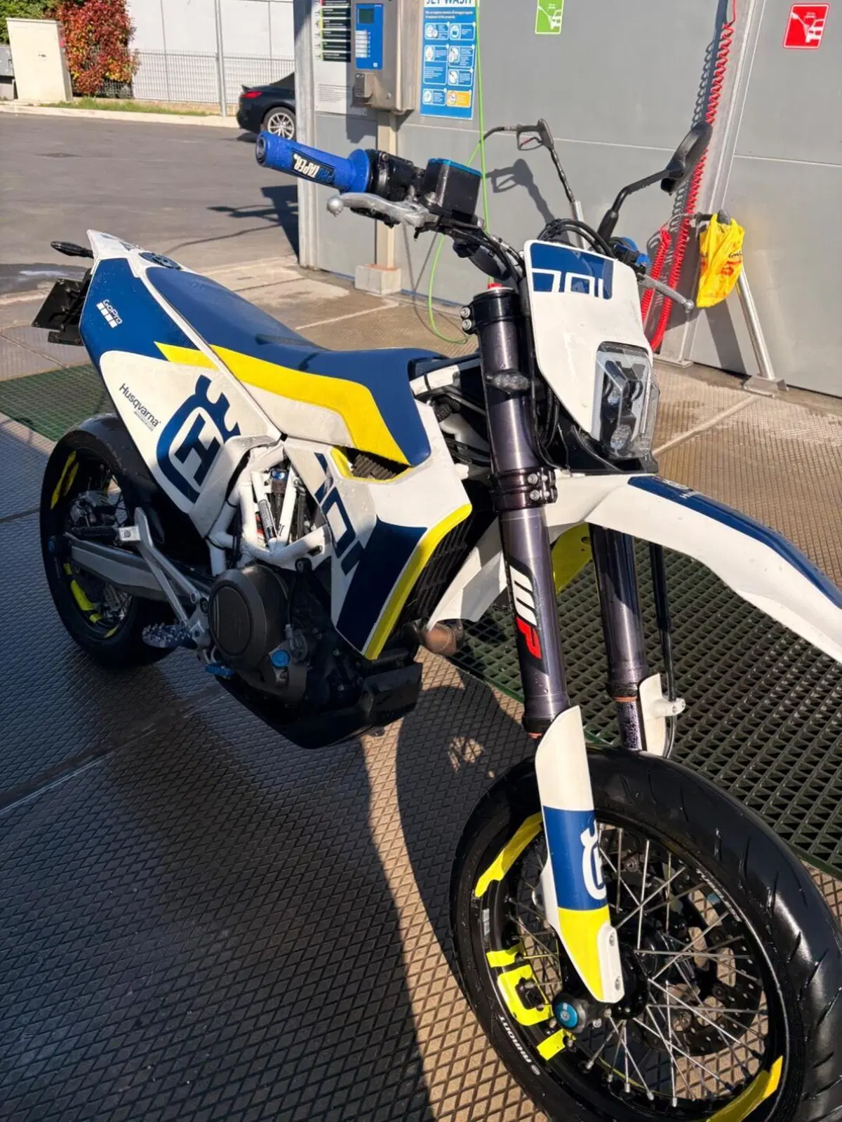 Husqvarna 701 Supermoto (2017 - 19) (2)