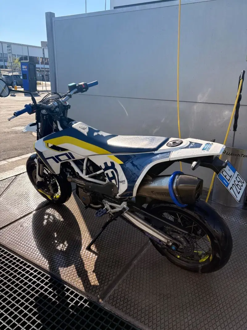 Husqvarna 701 Supermoto (2017 - 19) (5)