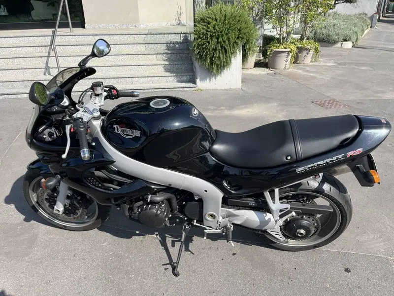Triumph Sprint RS (2)