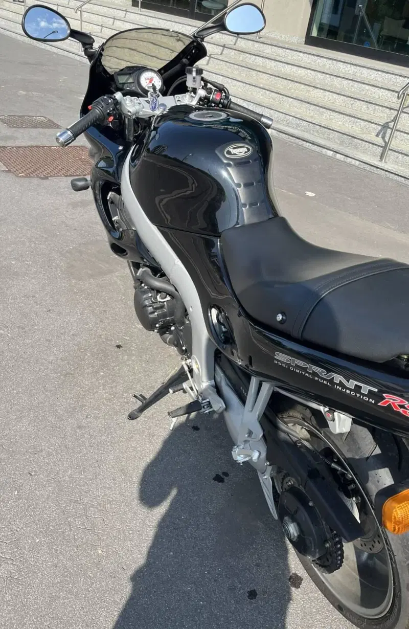 Triumph Sprint RS (5)