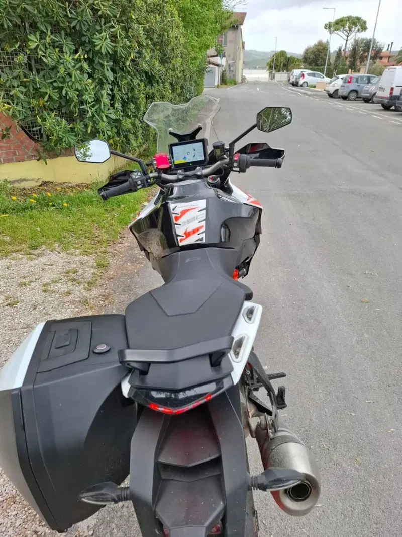 KTM 1290 Super Duke GT (2021) (2)