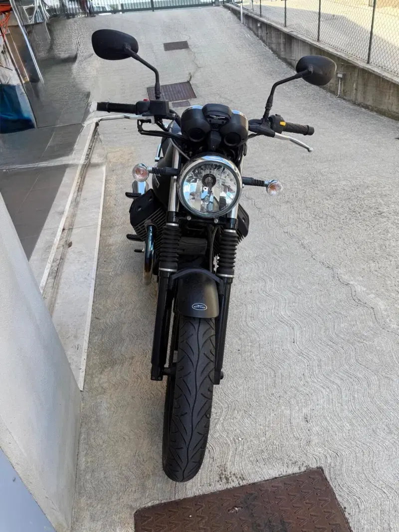 Moto Guzzi V7 Stone (2012 - 15)