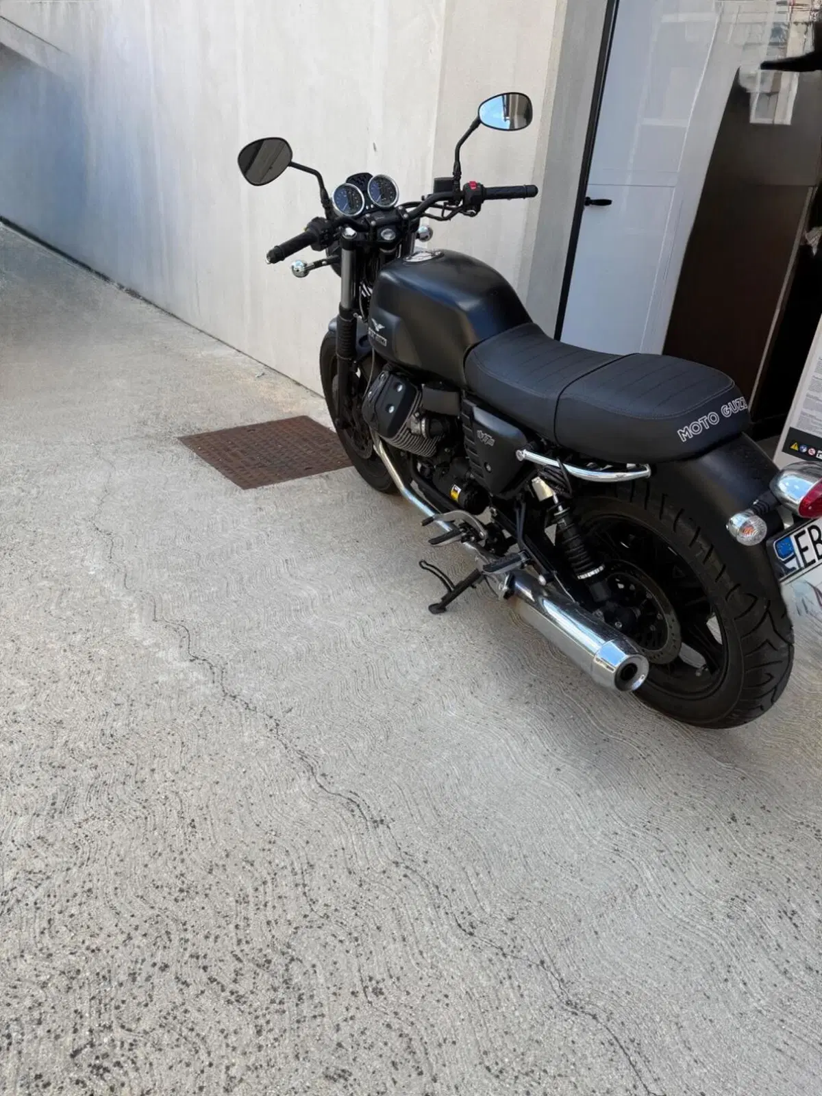 Moto Guzzi V7 Stone (2012 - 15) (2)