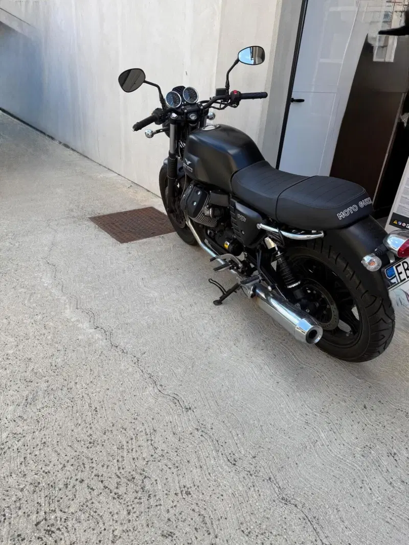 Moto Guzzi V7 Stone (2012 - 15) (2)