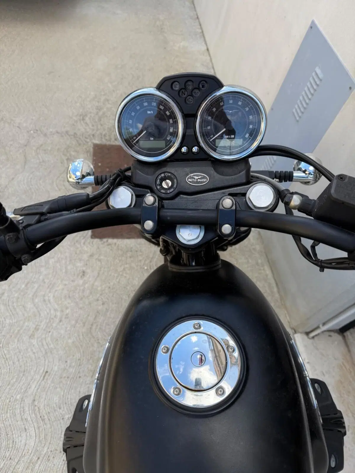 Moto Guzzi V7 Stone (2012 - 15) (3)