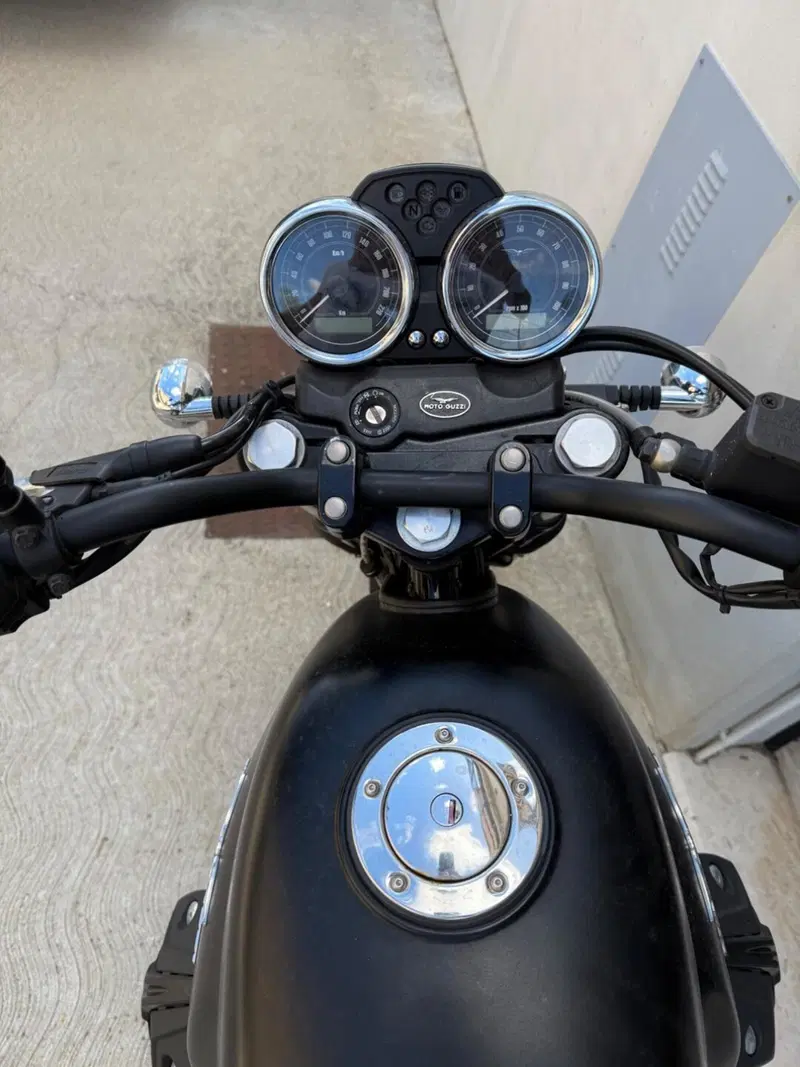 Moto Guzzi V7 Stone (2012 - 15) (3)