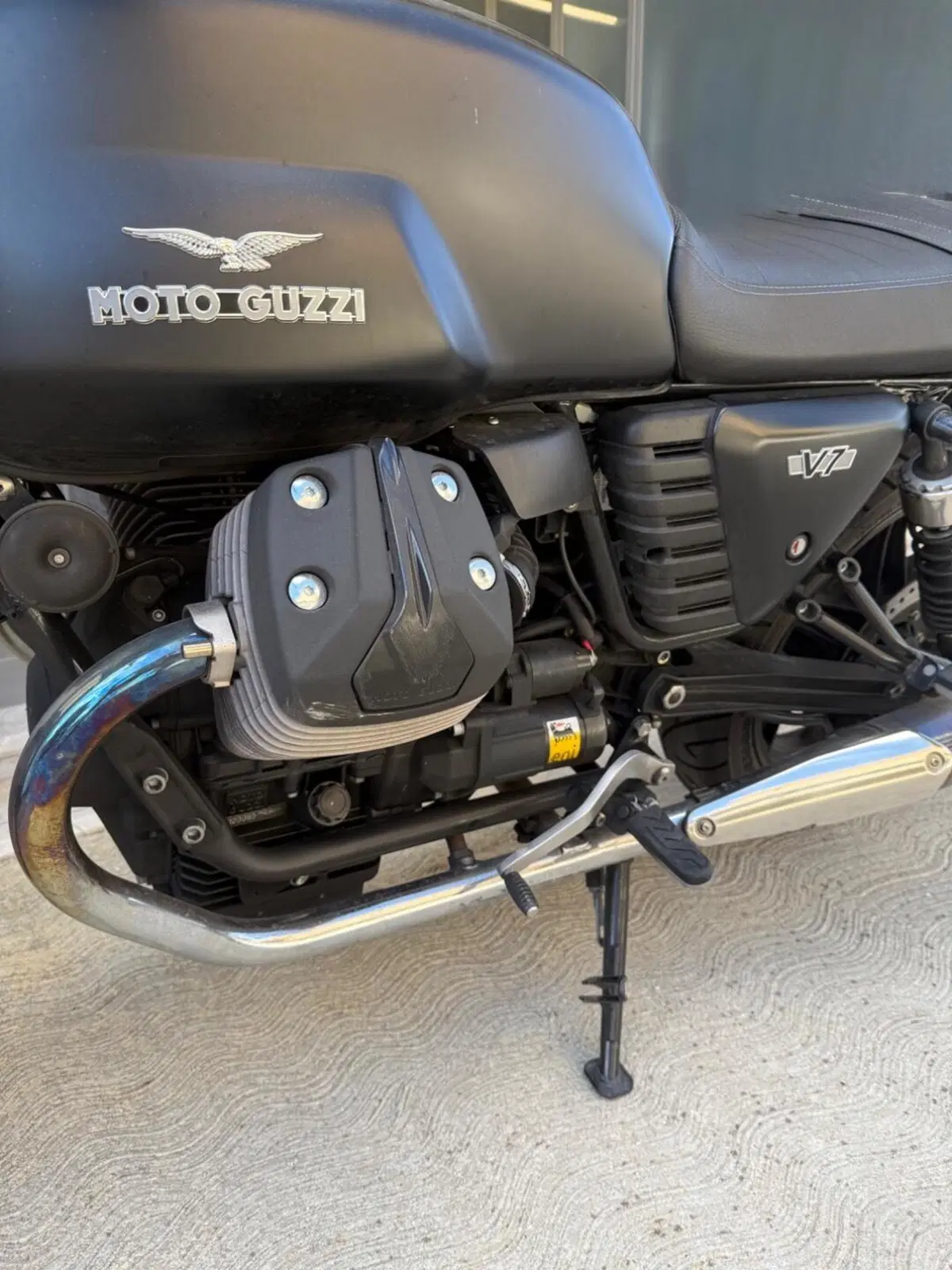 Moto Guzzi V7 Stone (2012 - 15) (4)