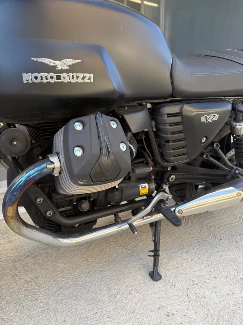 Moto Guzzi V7 Stone (2012 - 15) (4)
