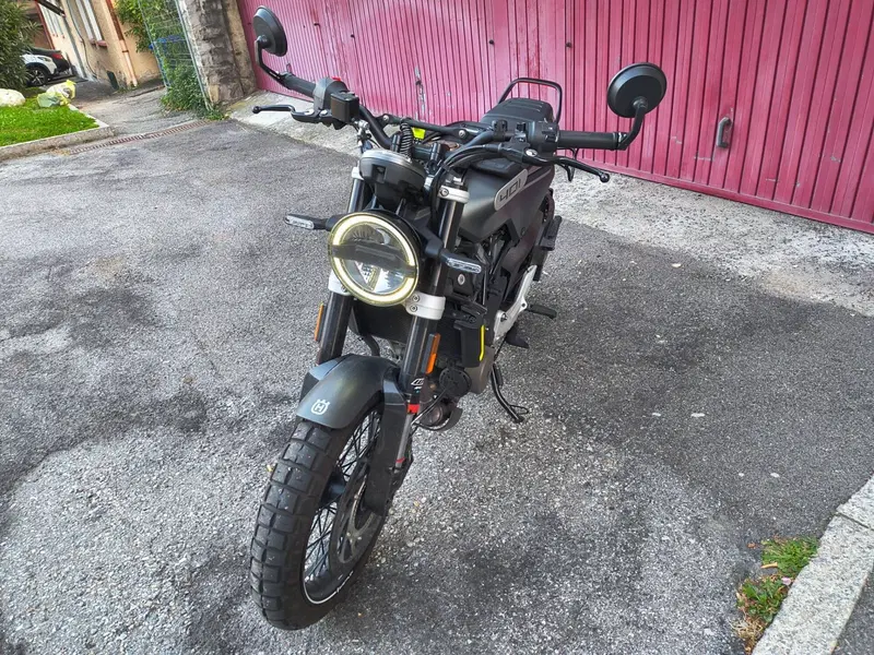 Husqvarna Svartpilen 401 (2020) (2)