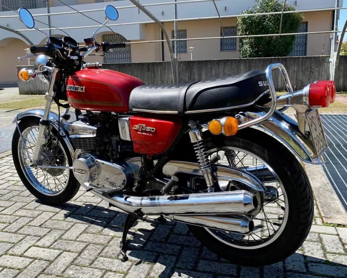 Suzuki GT 380 (4)