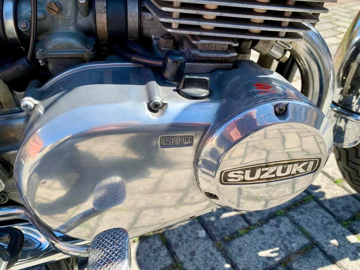 Suzuki GT 380 (5)