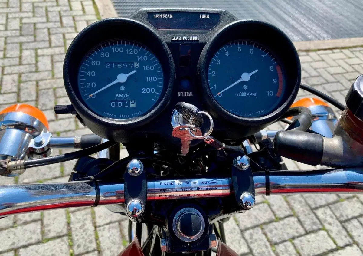 Suzuki GT 380 (9)